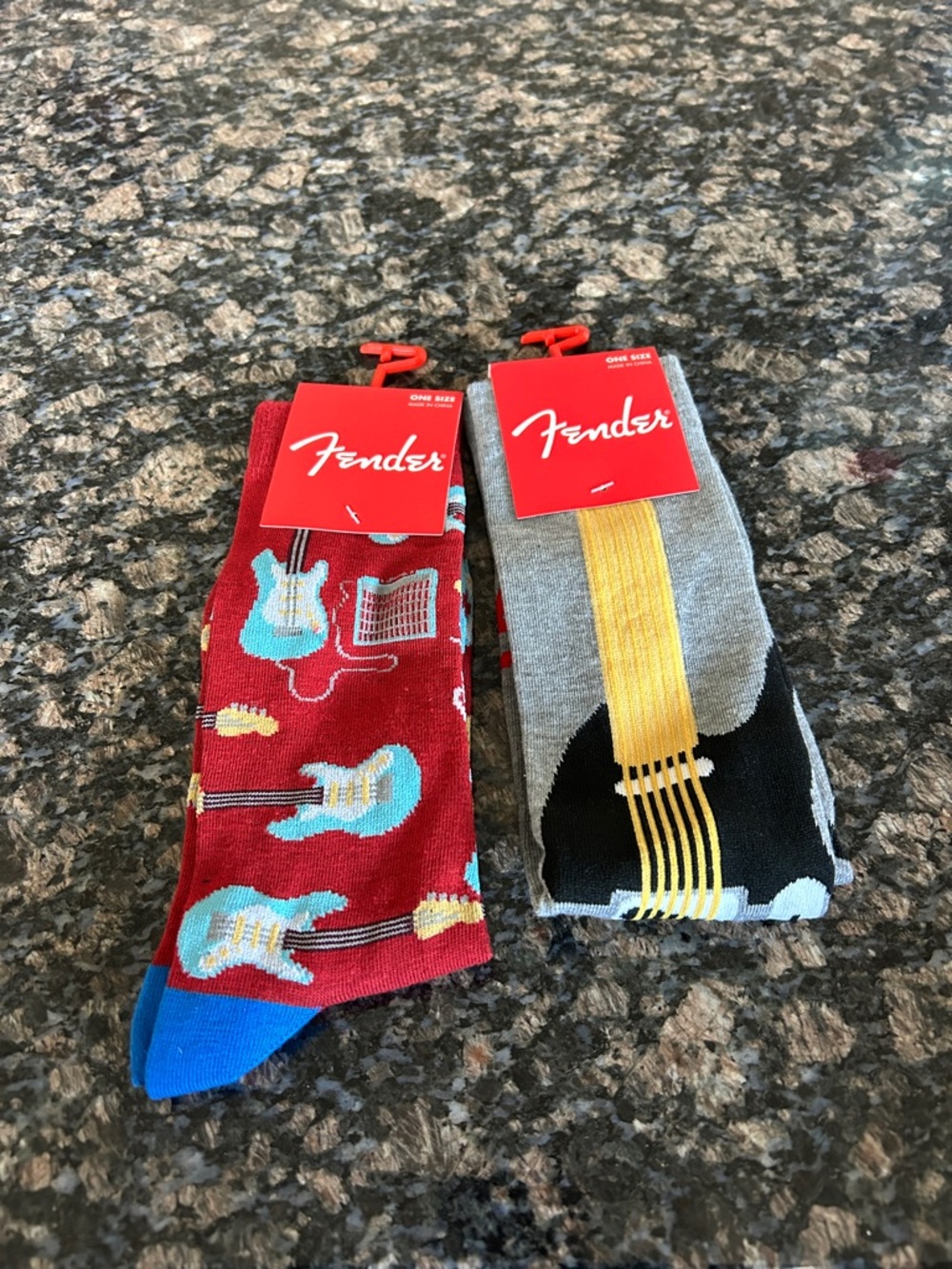 FENDER MEN'S GUITAT CREW SOCKS SIZE 7-12 LOT OF 2 NWT